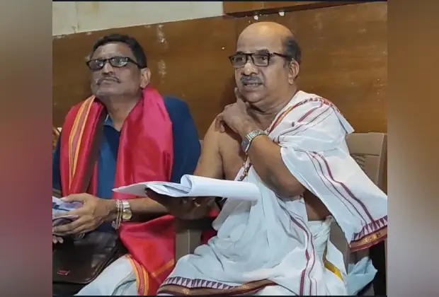 ೦